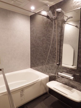 ダークグレーのアクセントでスタイリッシュな浴室に 品川区Y様邸 ダークグレーのアクセントでスタイリッシュな浴室に 品川区Y様邸